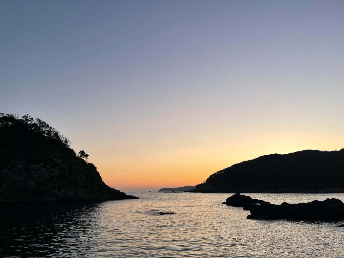 Guesthouse All You Need - All Rooms Have An Ocean View! Shimoda  Exterior photo
